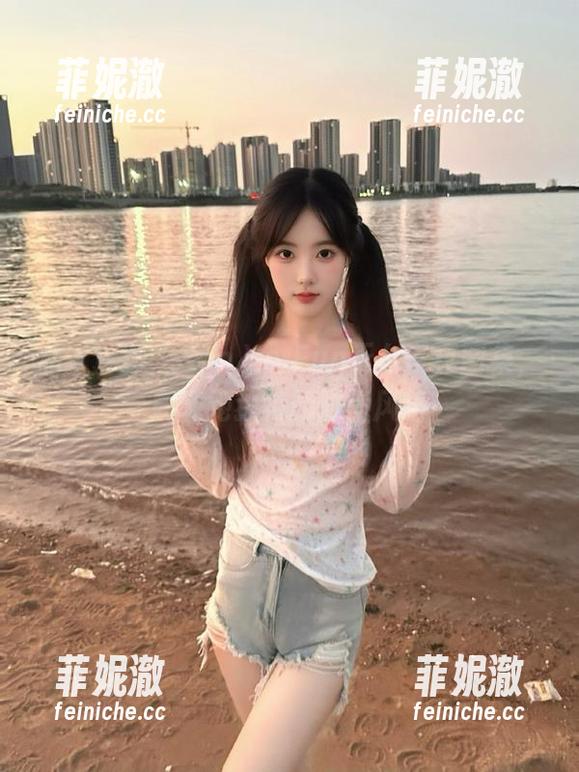 私人珍藏：Son Ye Eun天台写真图集，展现她独特的时尚风格